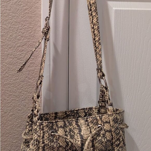 snakeskin bucket bag - Picture 3 of 3